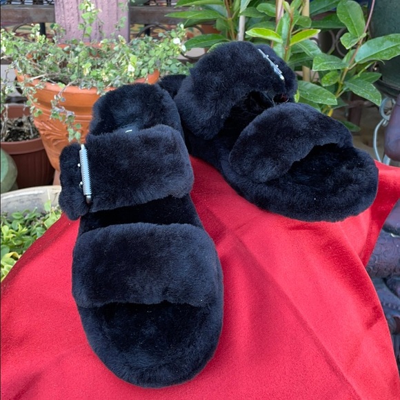 New UGG Brand Black Fuzz Yeah Slides Sz 8 - Picture 2 of 16